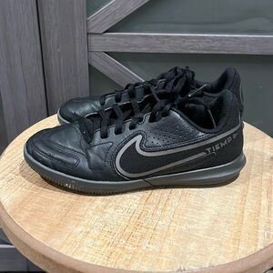 Nike Tiempo Legend 9 Club indoor soccer shoes